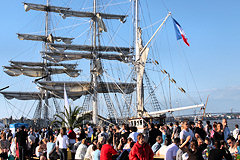 Pique nique devant le Belem à la fête du fleuve 2009 | photo 33-bordeaux.com