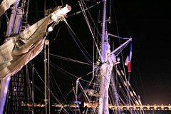 Eclairage des mats du Belem et pont de pierre | photo 33-bordeaux.com