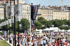 Bordeaux fête du fleuve - public devant la prairie des Girondins | photo 33-bordeaux.com