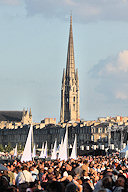 Bordeaux foule réunie sur les quais | photo 33-bordeaux.com