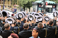 Parade de l'équipage du Kruzenshtern dans les rues de Bordeaux | Photo Bernard Tocheport