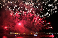 Bordeaux les Feux du Dragon spectacle pyrotechnique Groupe F | Photo Bernard Tocheport