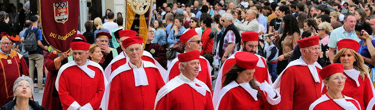 Parade des confréries Bordeaux Fête du vin 2018 | Photo Bernard Tocheport