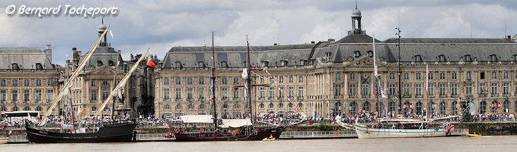 Bordeaux face à la place de la bourse les voiers Vera Cruz, Atyla et Arawak | Photo Bernard Tocheport