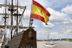 Bordeaux les marins du Morgenster en action sur les mâts| Photo Bernard Tocheport