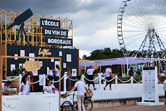 Pavillon Ecole du Vin et grande roue à Bordeaux Fête le Vin 2022 | Photo Bernard Tocheport