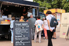 Food truck burgers à Bordeaux Fête le Vin 2022 | Photo Bernard Tocheport