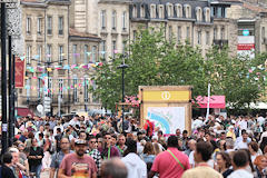 Festivaliers à Bordeaux Fête le Vin 2022 | Photo Bernard Tocheport