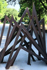 Oeuvre de Bernar Venet au jardin public - Bordeaux Fête le Vin 2022 | Photo Bernard Tocheport