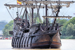 El Galeon Galion brick Espagnol arrivant à Bordeaux | Photo Bernard Tocheport