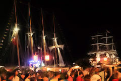 Ambiance nocturne Bordeaux Fête le Vin 2023 | Photo Bernard Tocheport