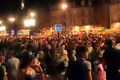 Foule après le spectacle de drones Fête du Vin 2023 | Photo Bernard Tocheport