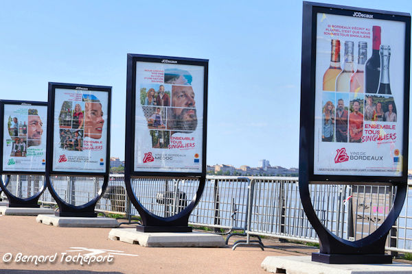 Exposition sur les quais Bordeaux Fête le Vin 2024 | Photo Bernard Tocheport
