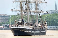 Bordeaux fête le vin 2012 : le BELEM arrive au port de la lune