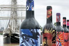 Bordeaux fête le vin 2012 : Les Bordelaises XXL devant le BELEM