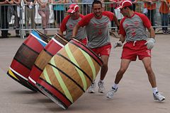 Course des rouleurs de barriques à Bordeaux Fête le Vin