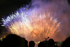 Gerbe de feu spectacle pyrotechnique Bordeaux  Fête le Vin 2016 | Photo 33-bordeaux.com