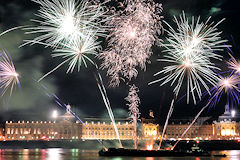 Bordeaux feu d'artifice de rentrée sur la Garonne | photo Bernard Tocheport