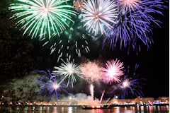 Bordeaux feu d'artifice sur la Garonne | photo Bernard Tocheport