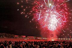 Foule pour assister au feu d'artifice à Bordeaux | photo 33-bordeaux.com