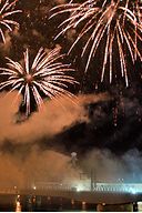 Feu d'artifice sur le nouveau pont de chemin de fer | photo 33-bordeaux.com