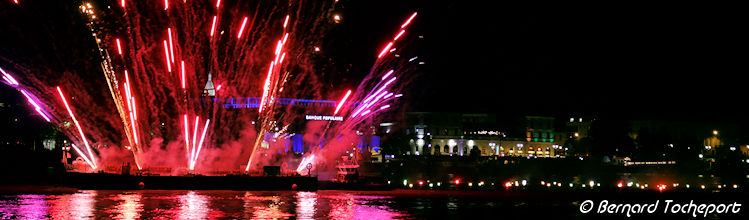 Bordeaux  feu d'artifice du 14 juillet sur la Garonne | Photo 33-bordeaux.com