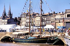 Bordeaux 1990 un concurrent de la Cutty Sark quai des Chartrons | Photo Bernard Tocheport