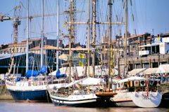 Iskra et 2 autres vieux gréements à Bordeaux en 1990 pour la Cutty Sark | Photo Bernard Tocheport