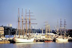 Alignement de Grands Voiliers à Bordeaux en 1990 pour l'étape de la Cutty Sark | Photo Bernard Tocheport