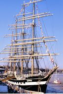 Le Kruzenstern à Bordeaux en 1990 parmi les grands voiliers de la Cutty Sark | Photo Bernard Tocheport