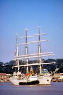 Vieux gréement faisant son entrée à Bordeaux en 1990 pour la Cutty Sark | Photo Bernard Tocheport