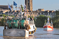 Navires de pêche de La Cotinière sur la Garonne à Bordeaux | 33-bordeaux.com