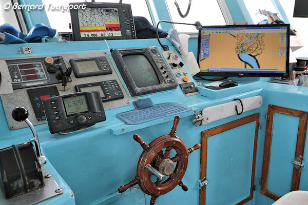 Poste de pilotage bateau de pêche de La Cotinière | 33-bordeaux.com
