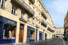 BORDEAUX S.O GoodLibrairie Mollat rue Vital Carles | photo 33-bordeaux.com