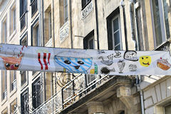 Dessins d'enfants rue Sainte Catherine Bordeaux SO Good 2018 | Photo Bernard Tocheport