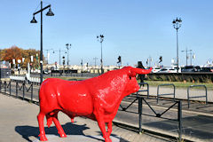 Taureau rouge enseigne table des producteurs Bordeaux SO Good 2018 | Photo Bernard Tocheport