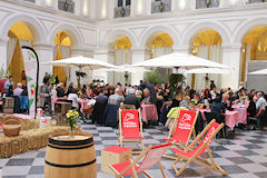 Ambiance détente pour un repas champêtre Bordeaux SO Good 2018 | Photo Bernard Tocheport