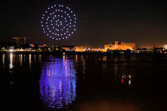 Bordeaux ballet de drones sur la Garonne | photo Bernard Tocheportx.com