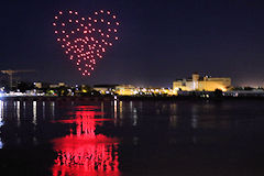 Bordeaux drones formant un coeur sur la Garonne | photo Bernard Tocheport