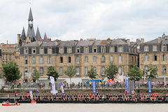 Traversée de Bordeaux à la nage : vague des Ragondins au départ  | Photo 33-bordeaux.com