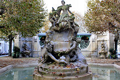 Fontaine Burdigala de la place Amédée Larrieu en automne | Photo Bernard Tocheport