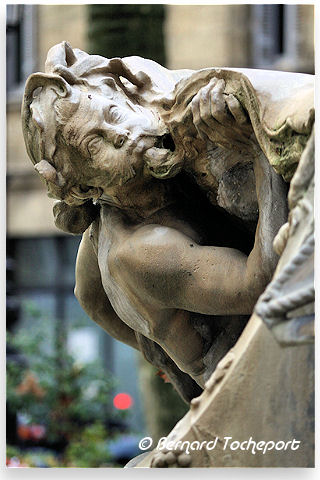 Triton die marin et personnage de la fontaine Amédée Larrieu à Bordeaux | Photo Bernard Tocheport
