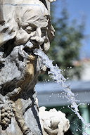 Fontaine Amédée Larrieude Bordeaux : eau sortant de la bouche d'un dieu marin | Photo Bernard Tocheport