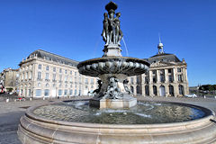 Fontaine des 3 Grâce au centre de la  place de la bourse | Photo 33-bordeaux.com