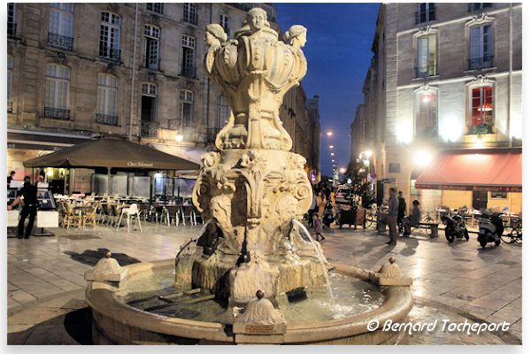 La fontaine de la place du Parlement à Bordeaux à l'heure bleue | Photo Bernard Tocheport