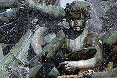 Bordeaux enfant symbolisant l'Art de la peinture sur la fontaine des Girondins | Photo Bernard Tocheport