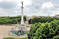 Bordeaux la fontaine et la colonne du monument aux Girondins | Photo Bernard Tocheport