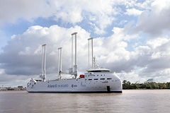 Le Canopée cargo voilier hybride naviguant sur la Garonne à Bordeaux | Photo Bernard Tocheport