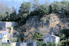 Croisières Blaye du Marco Polo : vue sur une maison troglodyte | Photo Bernard Tocheport