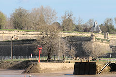 Croisières Blaye du Marco Polo : arrivée devant la Citadelle | Photo Bernard Tocheport